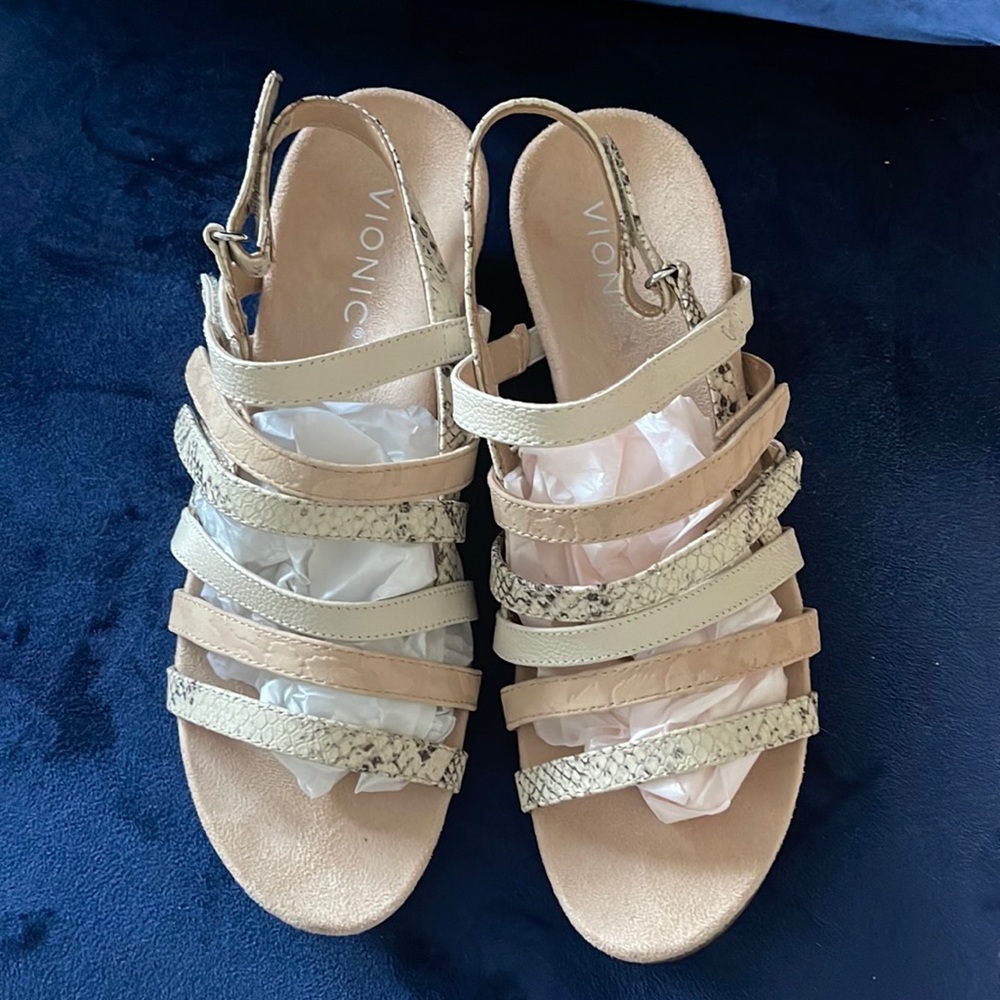 VIONIC Tess Sandal Sz 8.5 Tan Cream Leather PERFECT CONDITION...only wore once
